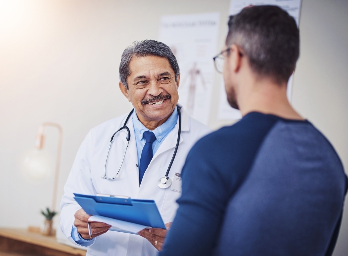 Male doctor reviewing clinical findings with a male patient during a TRT for men in Naperville IL consultation at a men's health clinic